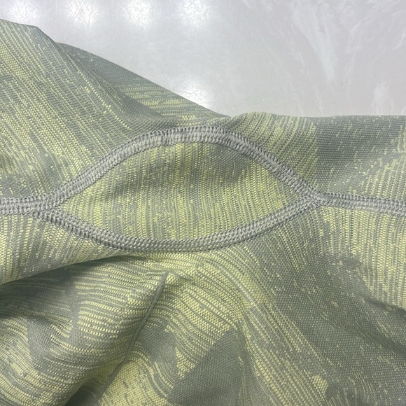 150. Gymshark Adapt Ombre Seamless Shorts Triangle | Taupe Grey Print, 5” inseam - Picture 9 of 10